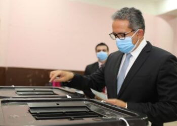 انتخابات مجلس النواب.. وزير السياحة يدلي بصوته في لجنته الانتخابية بالرحاب