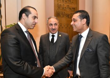 نائبا تسلموا كارنيهات العضوية