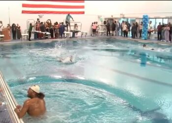 حمام سباحة عام في مدينة نيويورك الأمريكية