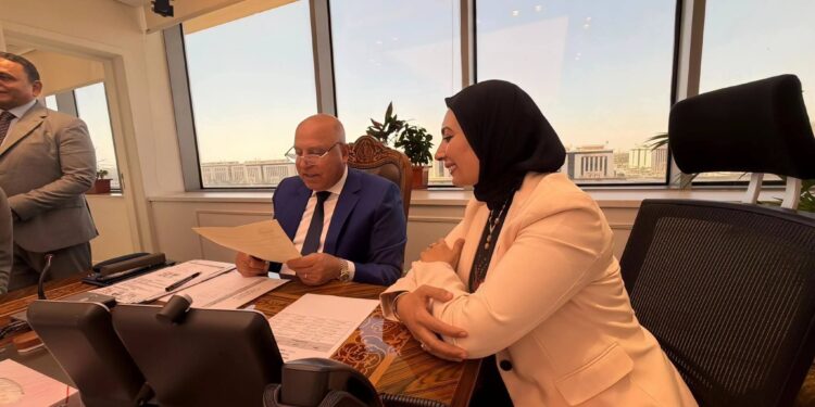 النائبة بسمة هنداوي تزف بشرى سارة لأهالي قرية دنديط بشأن تأمين خط السكة الحديد أمام مجمع المدارس