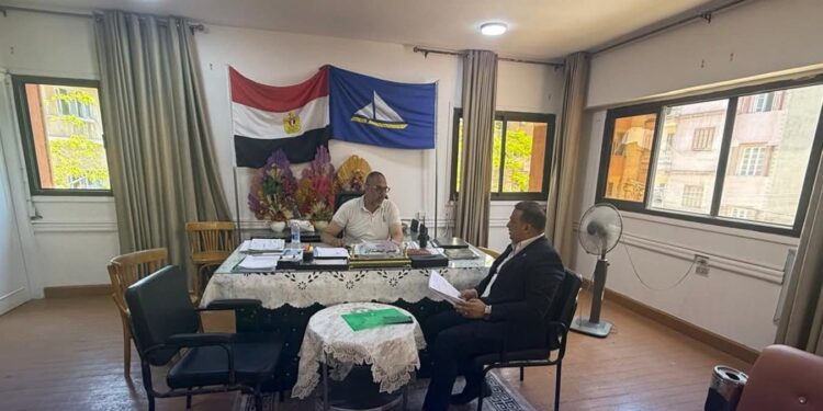 النائب أمير الصديق يلتقي رئيس مدينة فارسكور لمناقشة مشروع الصرف الصحي الخاص بقرية الضهرة