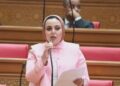 “ناديني باسمي”.. النائبة دنيا سيف تمازح رئيس مجلس النواب