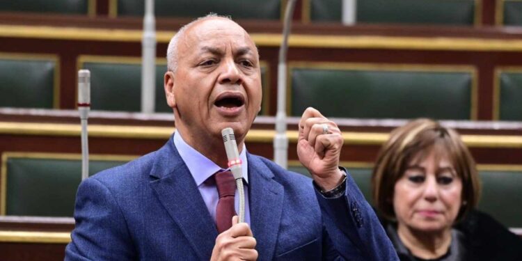 مصطفى بكري للحكومة: لا تراهنوا على صبر الناس.. وأزمة العدادات الكودية تحتاج حلا عاجلا
