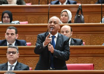مصطفى بكري يطالب بمحاسبة الفيفا بعد فضيحة تحكيم مباراة مصر والأرجنتين